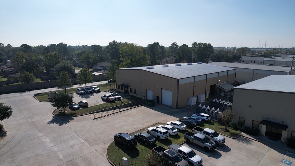 6770 Bourgeois Rd, Houston, TX for lease - Building Photo - Image 1 of 16