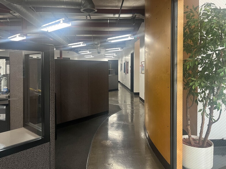 3686 E Olympic Blvd, Los Angeles, CA for lease - Building Photo - Image 2 of 7