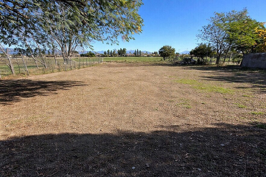 6831 Juniper Ave, Fontana, CA à vendre - Photo du bâtiment - Image 2 de 9