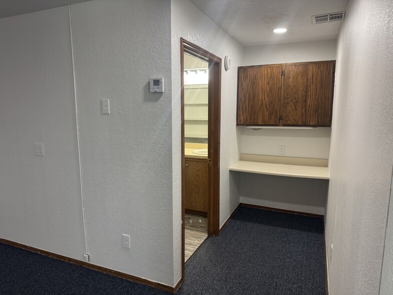 221-229 N I-35 Service Rd, Moore, OK for lease - Building Photo - Image 3 of 18