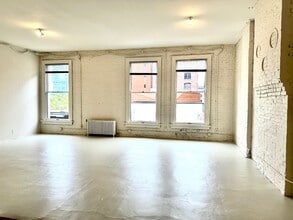 122 S Jackson St, Seattle, WA à louer Photo intérieure- Image 1 de 7