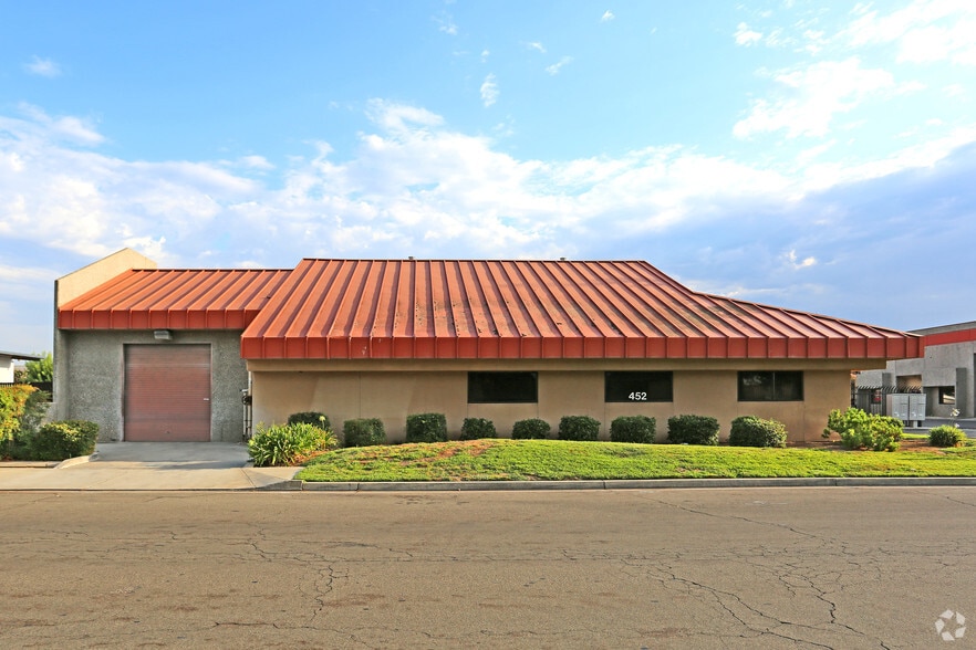 452 W Bedford Ave, Fresno, CA for lease - Building Photo - Image 2 of 6