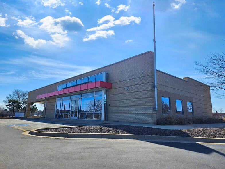 899 N Randall Rd, Batavia, IL à louer - Photo du bâtiment - Image 1 de 7