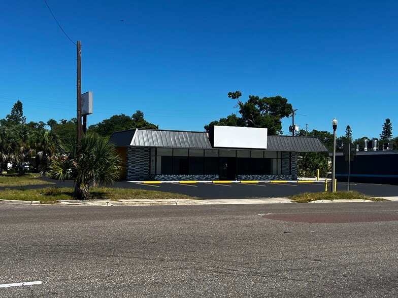 2108 49th St S, Saint Petersburg, FL for sale - Building Photo - Image 3 of 15