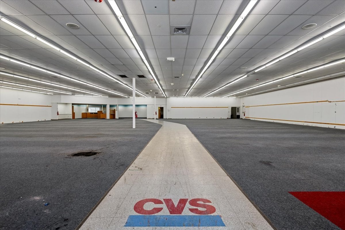 601-621 S Grand Ave E, Springfield, IL for lease Interior Photo- Image 1 of 11