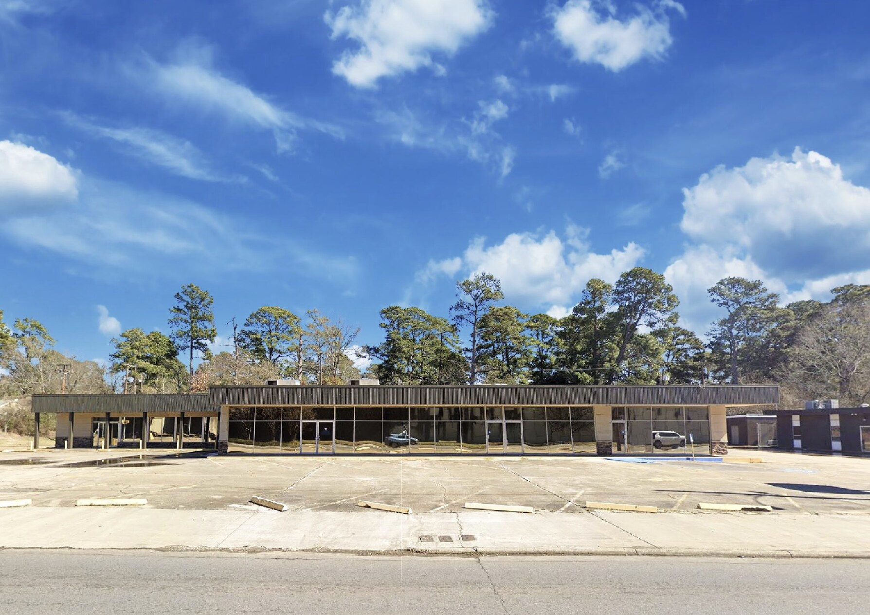 3903-3919 Southern Ave, Shreveport, LA à louer Photo du bâtiment- Image 1 de 11