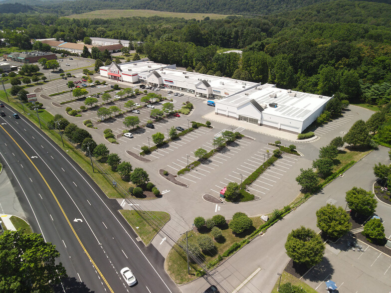 116-124 Danbury Rd, New Milford, CT for sale - Primary Photo - Image 1 of 1