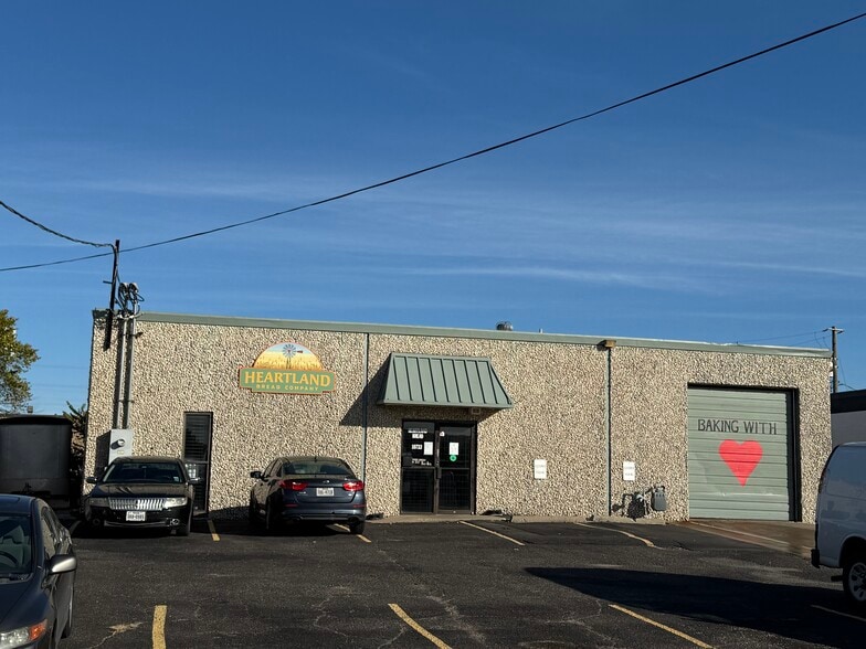 10733 Colewood Ln, Dallas, TX for lease - Building Photo - Image 3 of 4