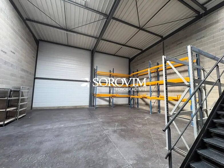 Flex in Brignais for lease - Building Photo - Image 2 of 7