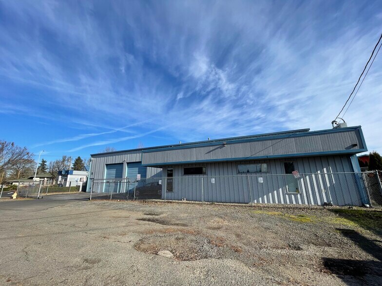 1180 Ford St SE, Salem, OR à louer - Photo du bâtiment - Image 2 de 7