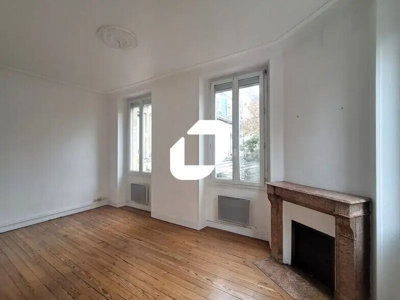 Office in Bordeaux for lease - Building Photo - Image 2 of 9