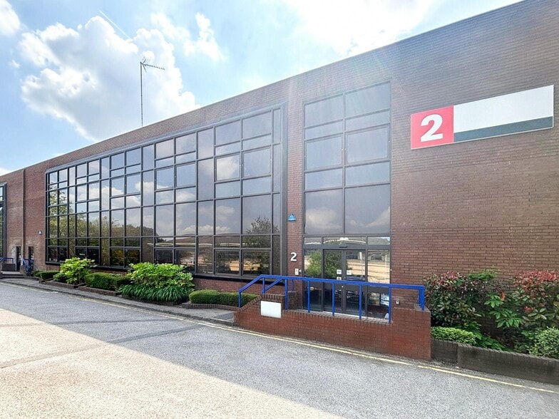 Unit 2, The Western Centre, Western Road, Bracknell for lease - Building Photo - Image 3 of 21