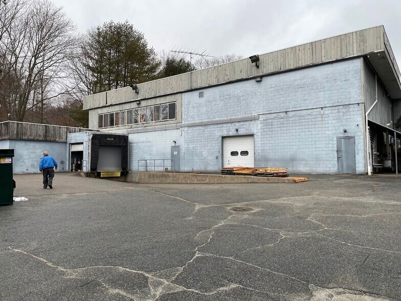 17 Industrial Drive portefeuille de 2 propriétés à vendre sur LoopNet.ca - Photo principale - Image 2 de 2