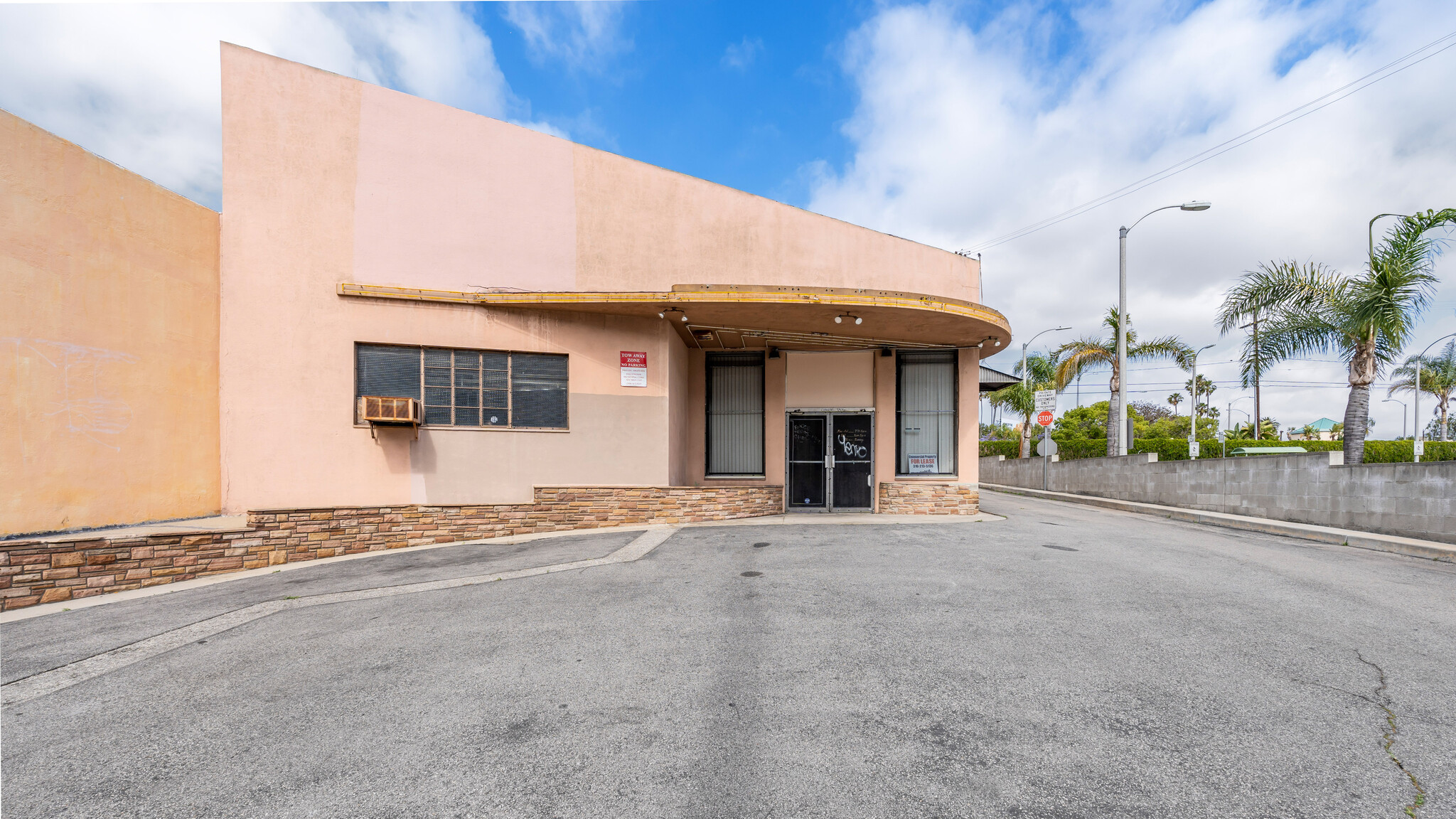 320 S La Brea Ave, Inglewood, CA for lease Building Photo- Image 1 of 25