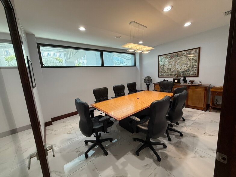 16 SW 1st Ave, Miami, FL for sale - Building Photo - Image 3 of 18