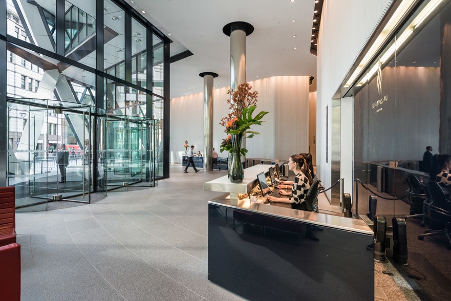 30 St Mary Axe, Londres à louer - Hall d’entrée - Image 3 de 8