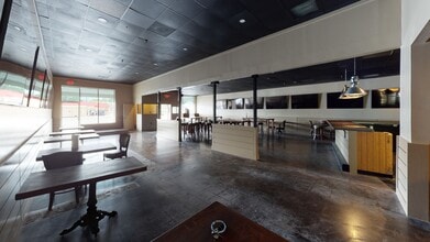 220 W Kings Hwy, Eden, NC à louer Photo intérieure- Image 2 de 2