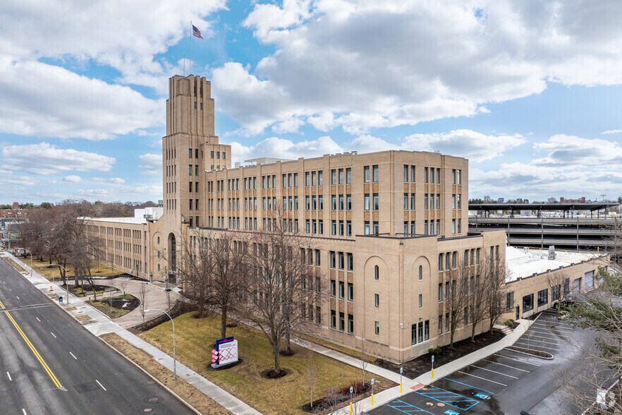 705 Mount Auburn St, Watertown, MA à louer - Photo du bâtiment - Image 2 de 6