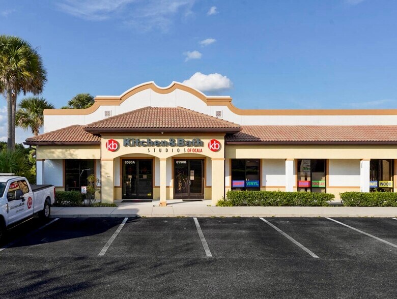 8590 E CR-466, Lady Lake, FL à vendre - Photo du bâtiment - Image 3 de 8