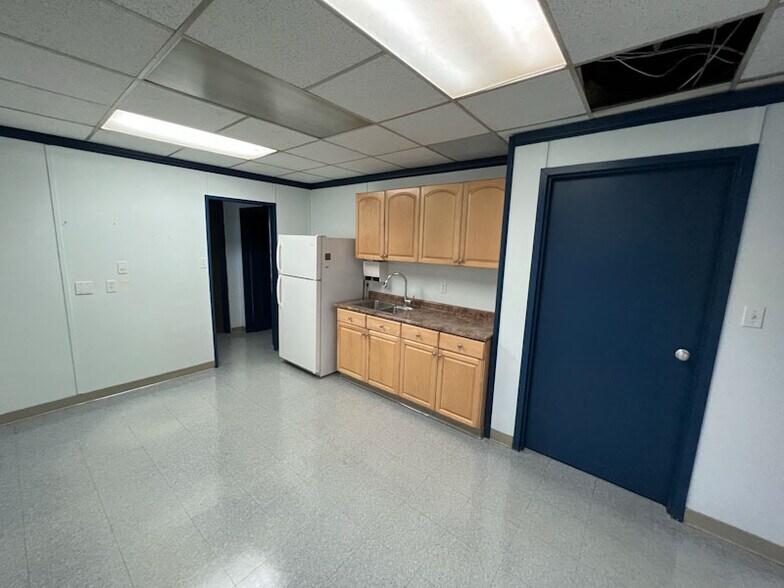 5809 98 St, Edmonton, AB à louer - Photo intérieure - Image 2 de 9