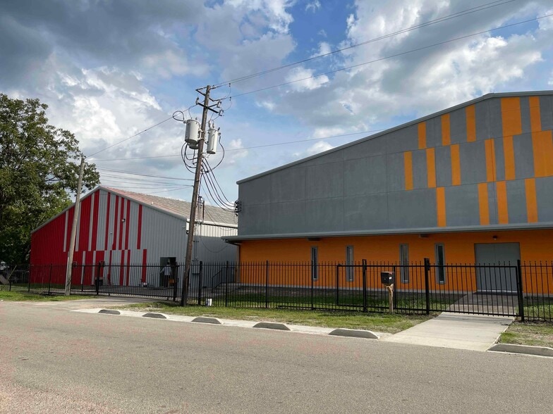 2202 Lone Oak Rd, Houston, TX à louer - Photo du bâtiment - Image 3 de 20