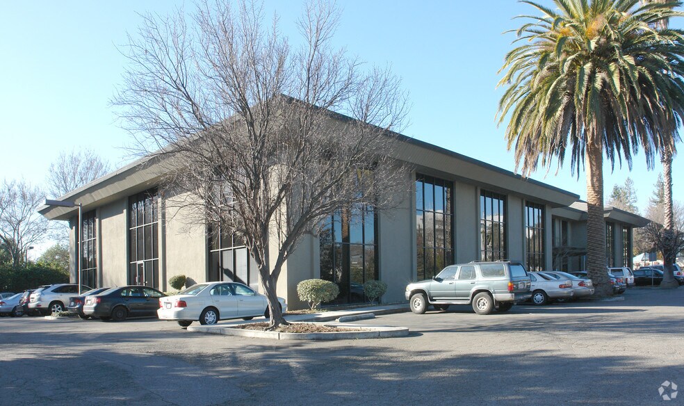 828 S Bascom Ave, San Jose, CA à louer - Photo du bâtiment - Image 1 de 11