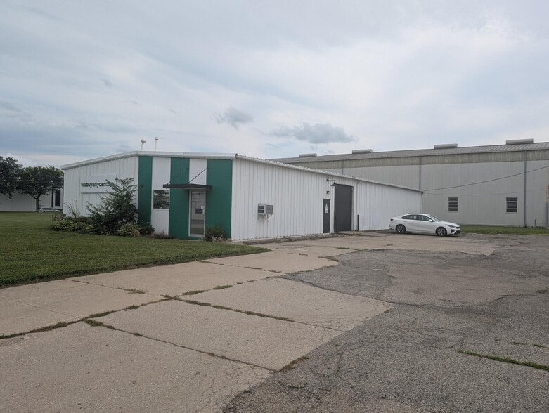 30 Commerce Park Dr, Dayton, OH for lease - Building Photo - Image 2 of 17