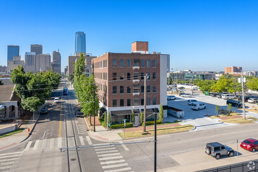 923 N Robinson Ave, Oklahoma City, OK à vendre - Photo du bâtiment - Image 2 de 14