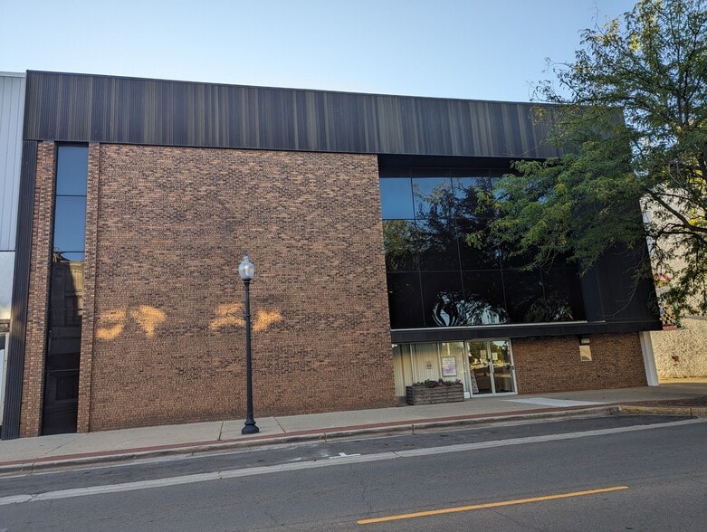 27 N Vermilion St, Danville, IL for lease - Building Photo - Image 1 of 6