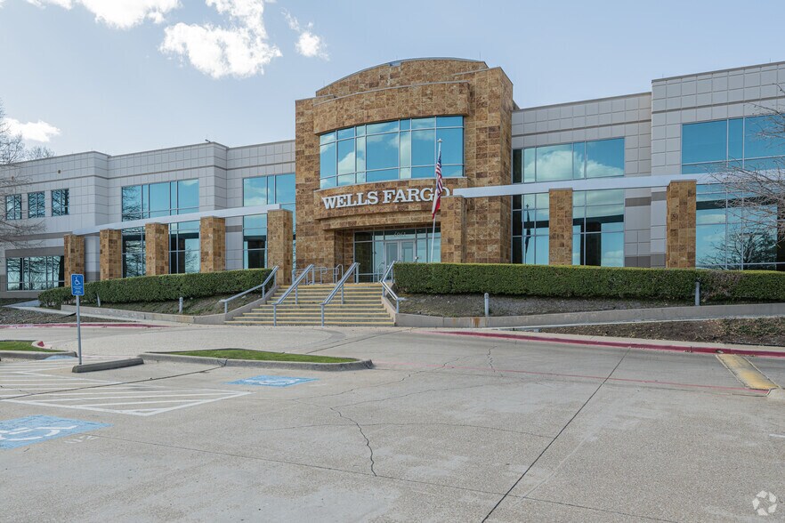 6061 N State Highway 161, Irving, TX à vendre - Photo principale - Image 1 de 14