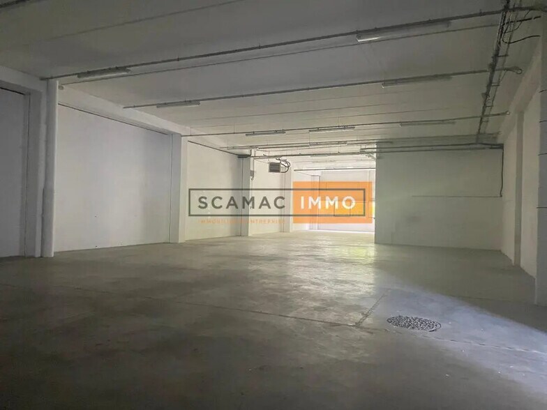 Industriel dans à louer - Photo du bâtiment - Image 2 de 8