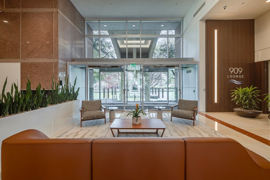 909 Lake Carolyn Pky, Irving, TX à louer - Photo intérieure - Image 3 de 10