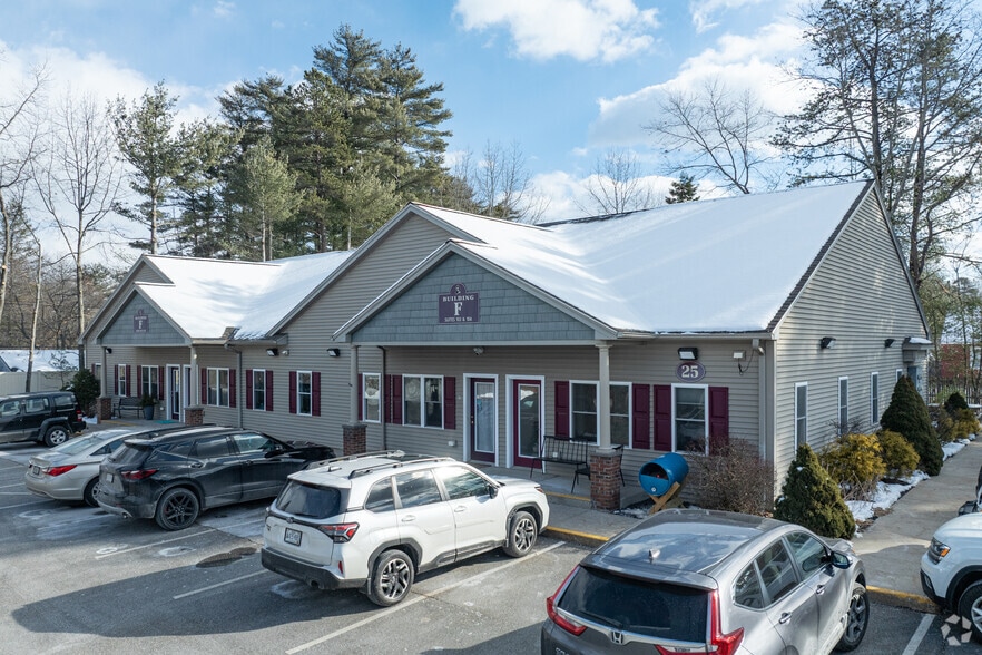 25 Daigle Ln, Sanford, ME for sale - Primary Photo - Image 1 of 3