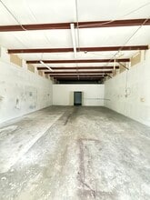 1447 Rail Head Blvd, Naples, FL for lease Interior Photo- Image 1 of 3