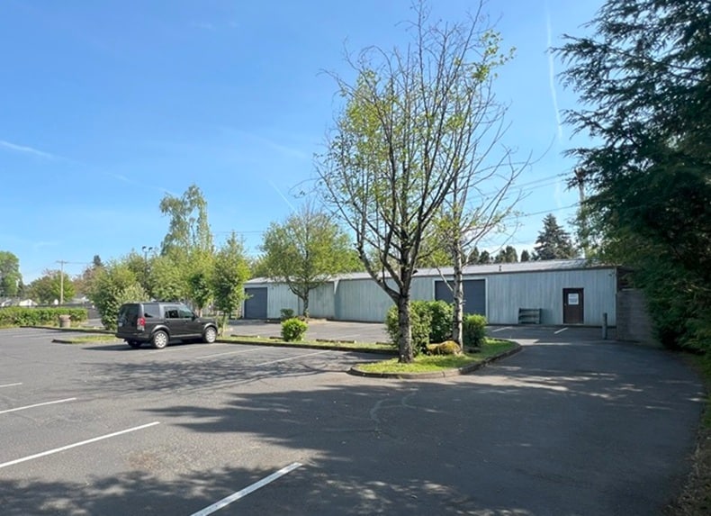 8713 NE Emerson St, Portland, OR for lease - Building Photo - Image 2 of 3