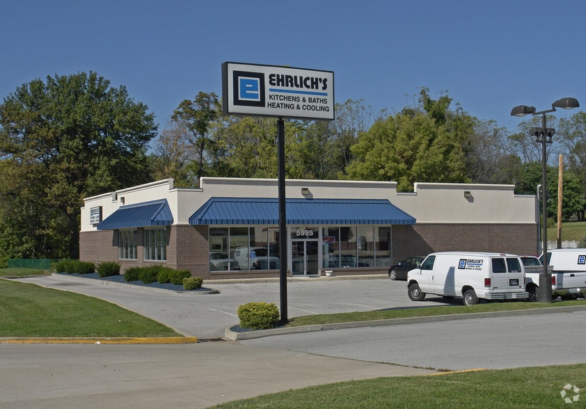 Investment Opportunity with 1.49 AC lot portfolio of 3 properties for sale on LoopNet.ca - Building Photo - Image 2 of 3