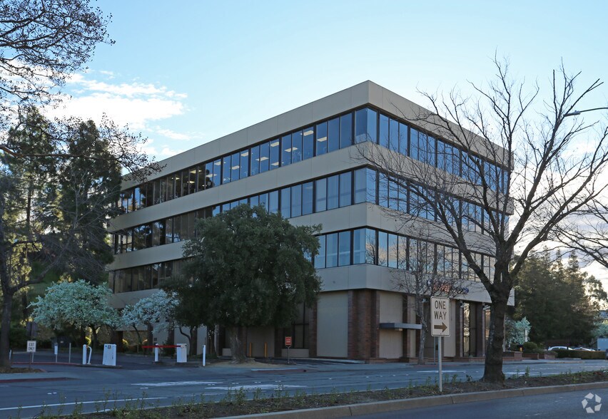 800 S Broadway, Walnut Creek, CA à louer - Photo du bâtiment - Image 3 de 6