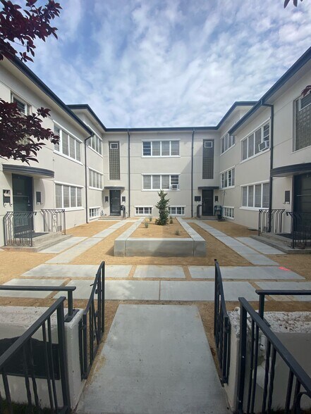 1045 Riverside Dr, Reno, NV à vendre - Photo du bâtiment - Image 3 de 20