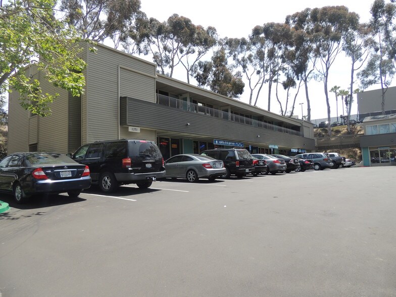 3211 Holiday Ct, La Jolla, CA for lease - Building Photo - Image 2 of 2