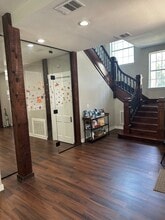 127 Lewis St, San Antonio, TX for lease Interior Photo- Image 2 of 9