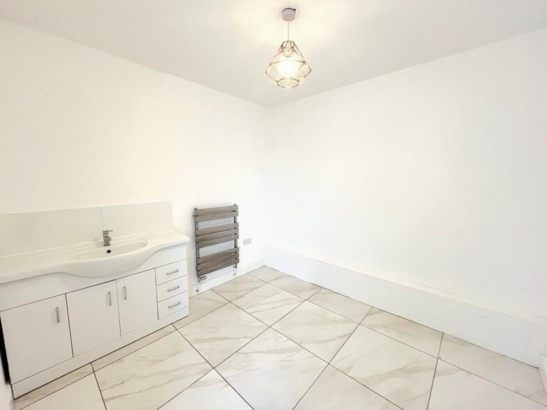 133 Springfield Park Rd, Chelmsford for lease - Building Photo - Image 3 of 9