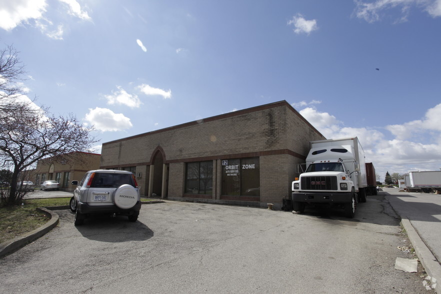 12 Strathearn Av, Brampton, ON for lease - Primary Photo - Image 1 of 4