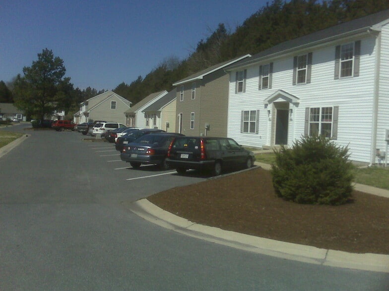 Cedar Crossing portfolio of 2 properties for sale on LoopNet.ca - Building Photo - Image 3 of 22