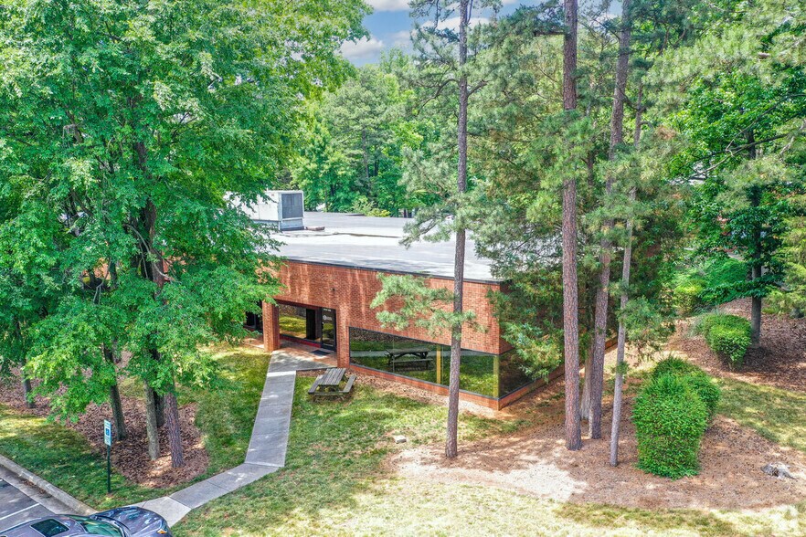 5727 Westpark Dr, Charlotte, NC à louer - Photo du bâtiment - Image 3 de 9