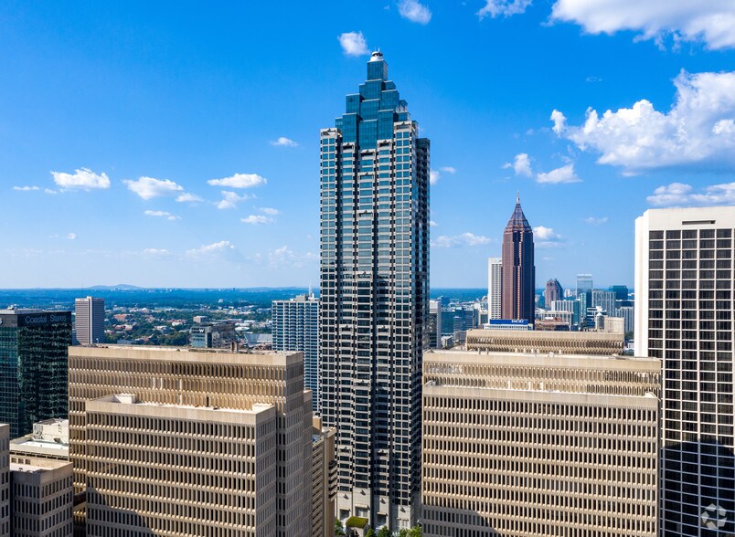 303 Peachtree St Ne, Atlanta, GA à louer - Photo du bâtiment - Image 3 de 7