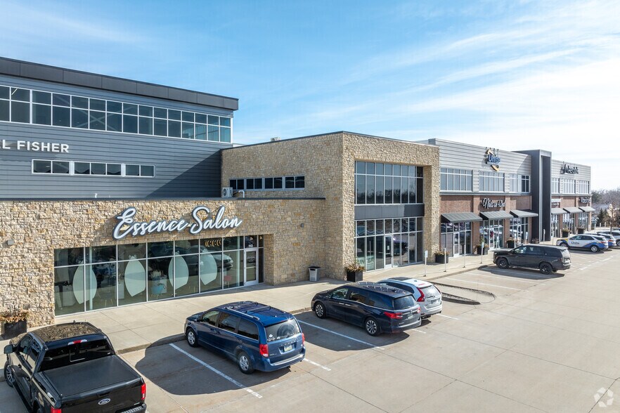 4201 42nd St NE, Cedar Rapids, IA à louer - Photo du bâtiment - Image 2 de 3