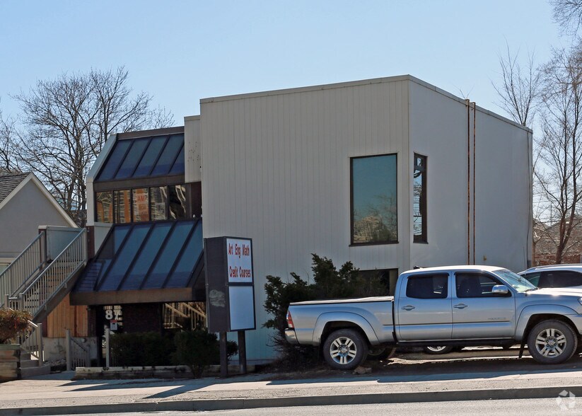87 Sheppard Ave W, Toronto, ON à louer - Photo du bâtiment - Image 3 de 8