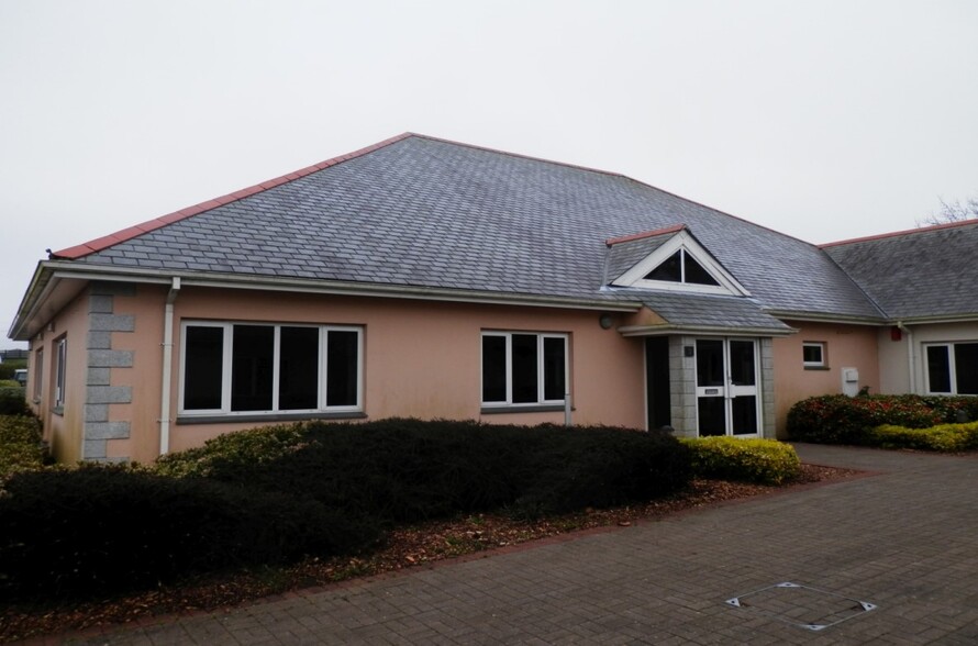 The Setons, Camborne for lease - Building Photo - Image 2 of 2