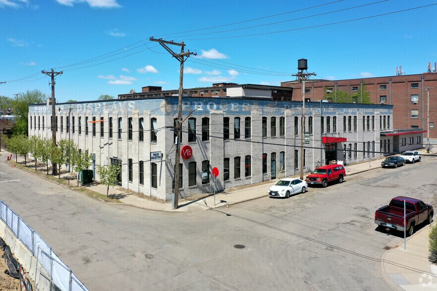 1400 NE Van Buren St, Minneapolis, MN à louer - Photo du bâtiment - Image 1 de 1