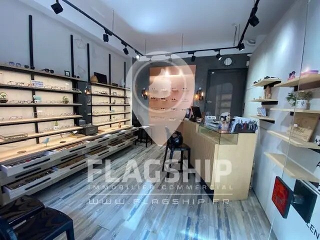 Retail in Vincennes for lease Interior Photo- Image 1 of 7